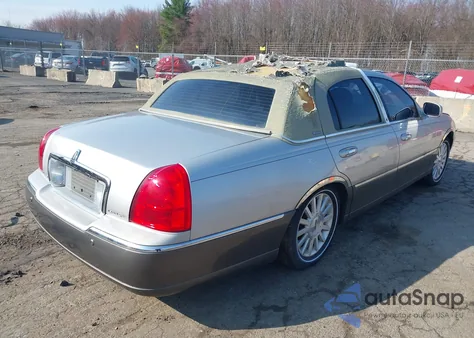 2004 Lincoln Town Car Ultimate from USA, damaged, VIN 1LNHM83W44Y654363